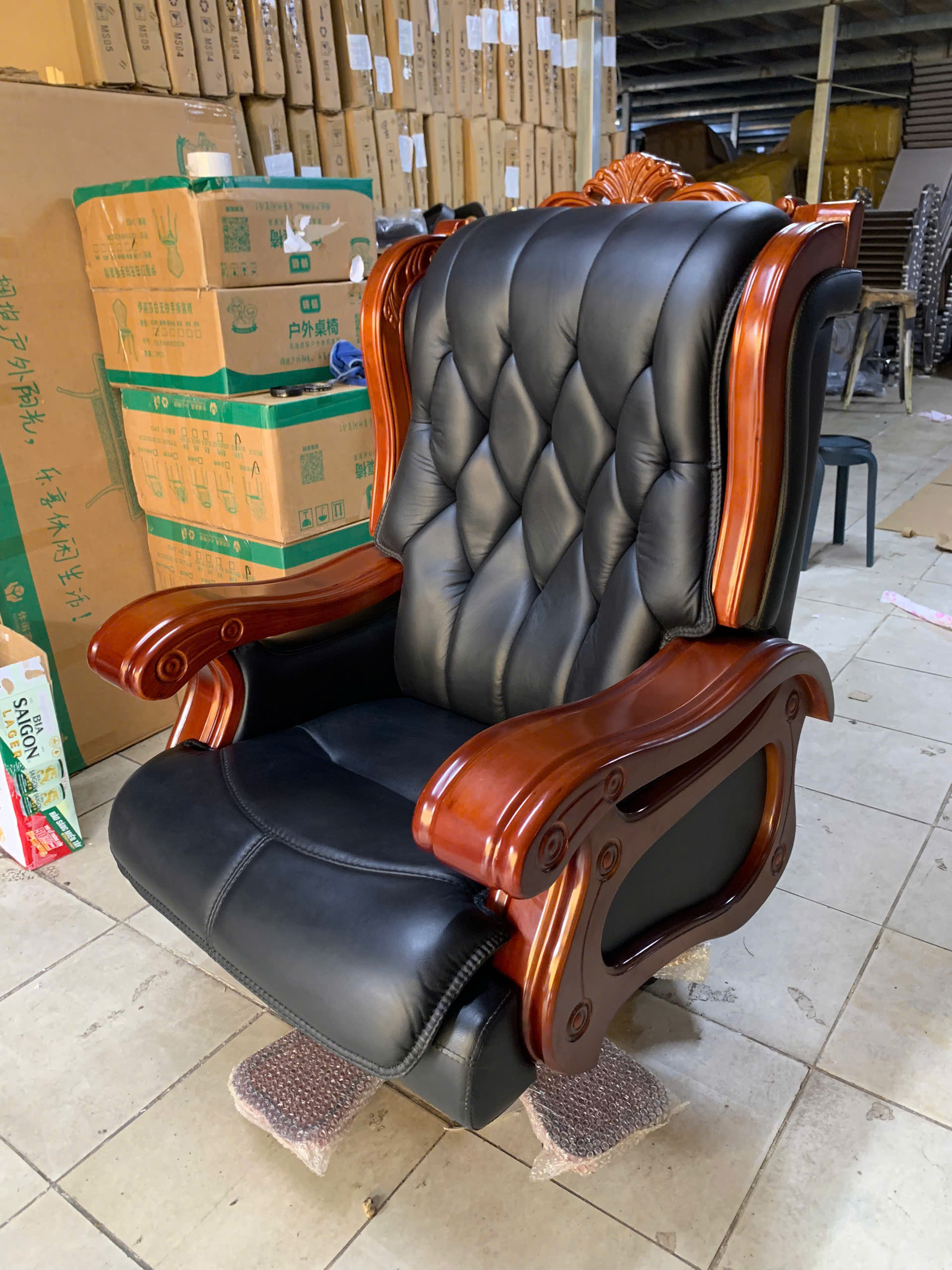  Ghế lãnh đạo LI105