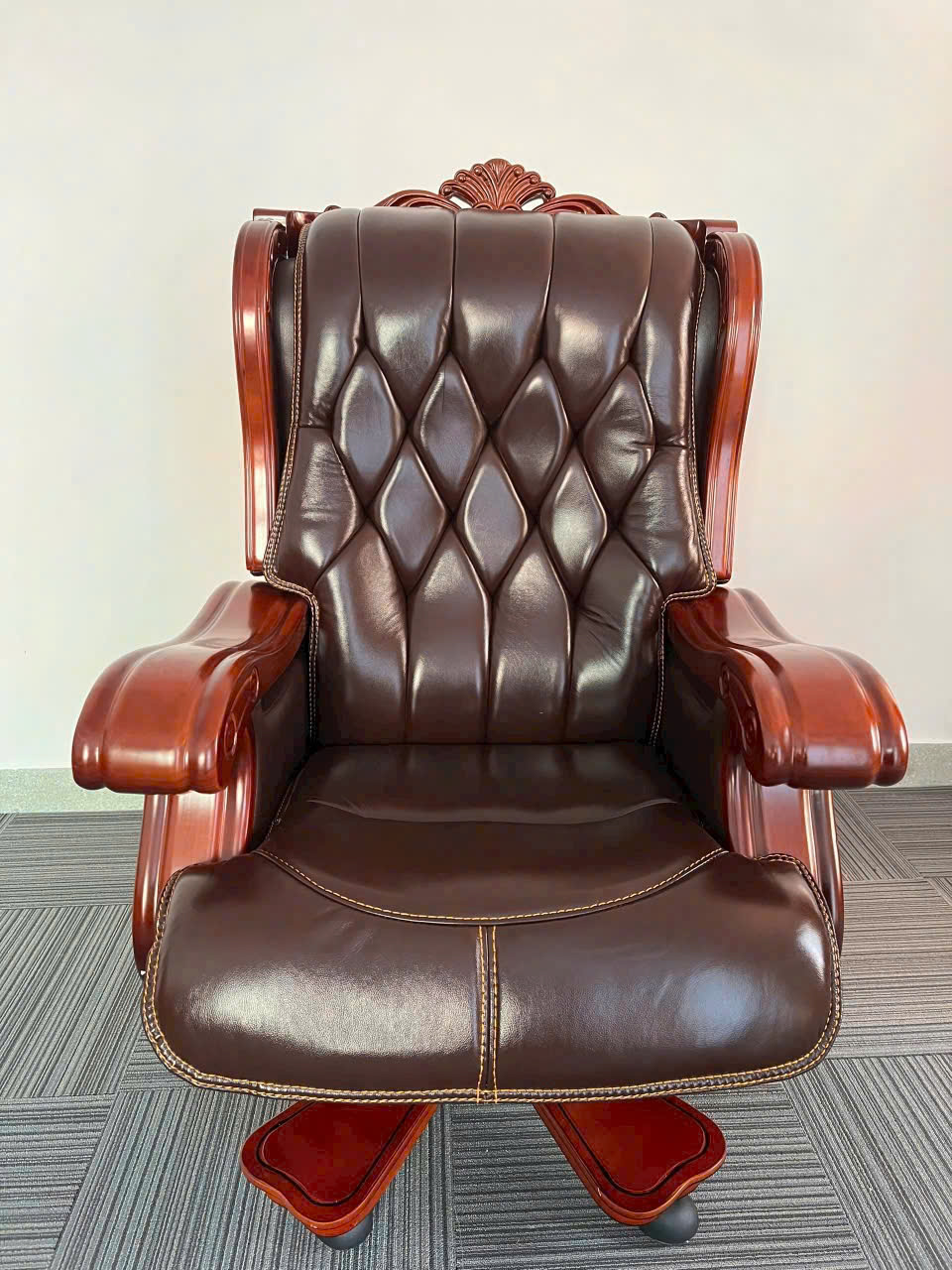 	Ghế lãnh đạo LI105