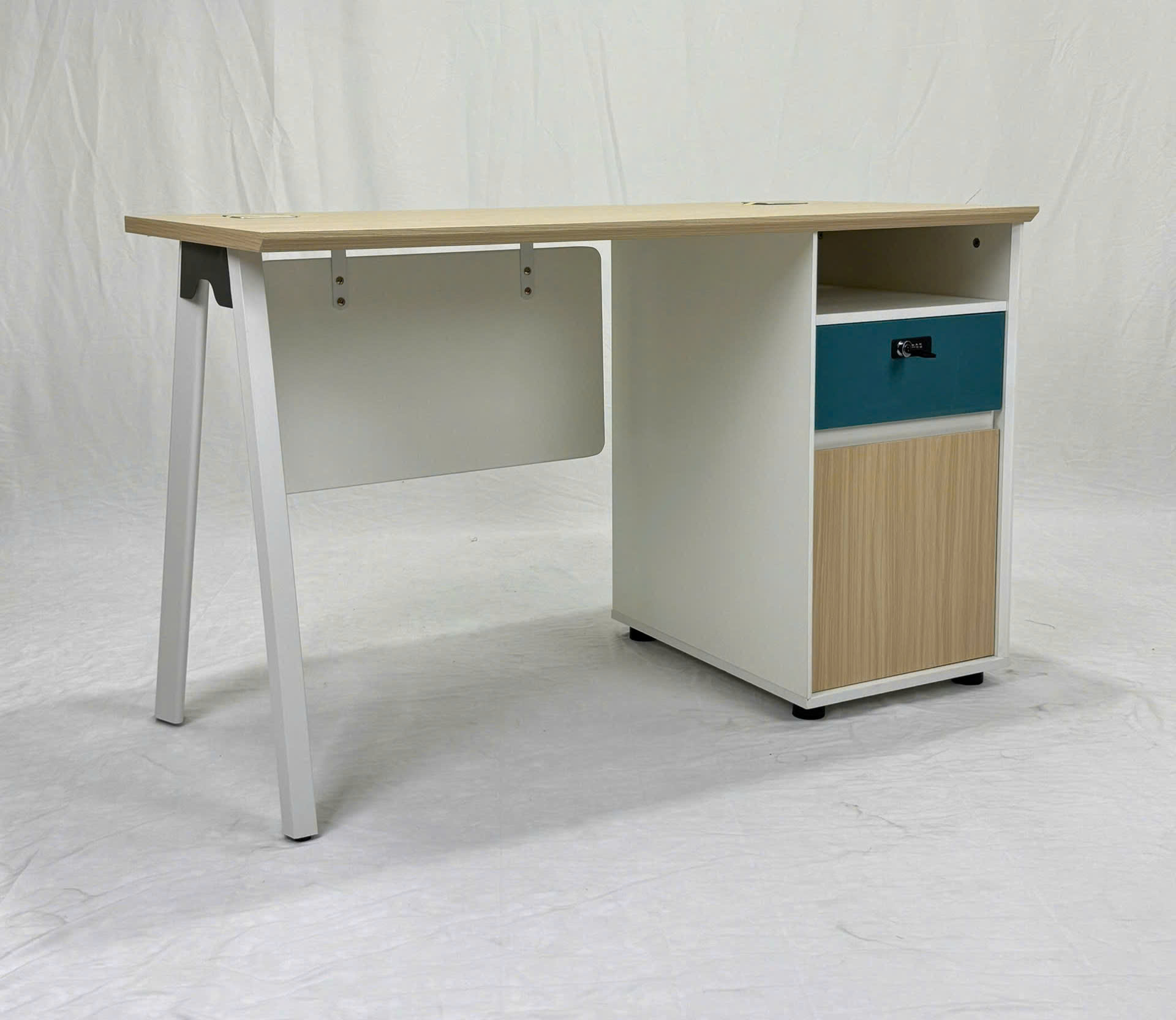 Bàn làm việc 1m4 BGD57 
